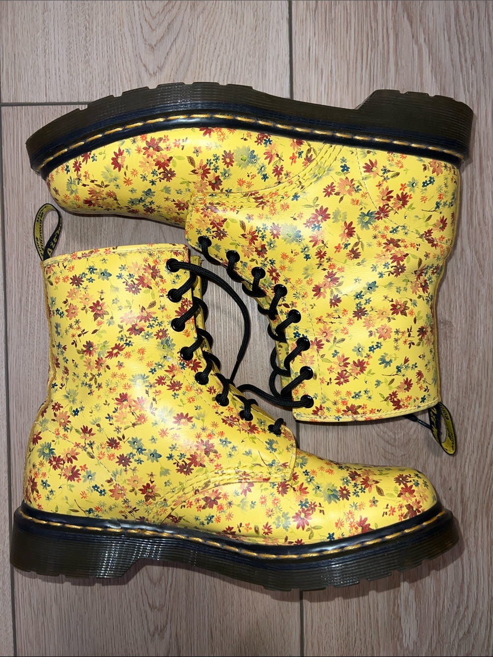 Dr. Martens Yellow Floral Lace-Up Boots with Black Laces - Picture 4 of 16